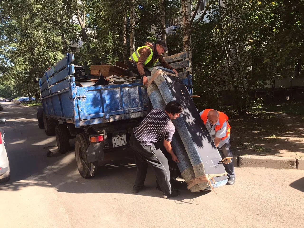 Профессиональный вывоз крупногабаритного мусора в Астрахани в октябре