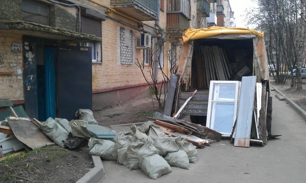 Вывоз мусора после ремонта в Астрахани от ПроМусор — цены от 4624 руб., быстро и недорого