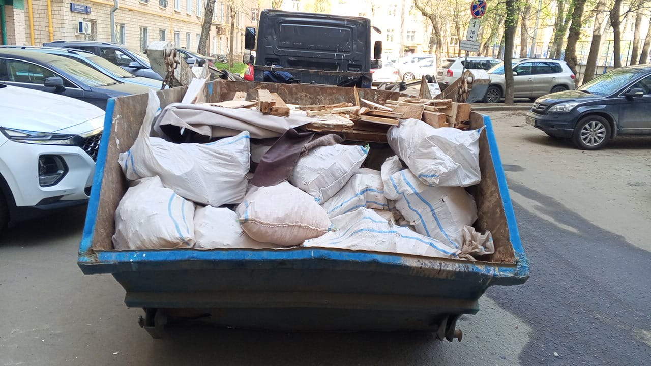 Вывоз мусора из магазина в Астрахани в октябре