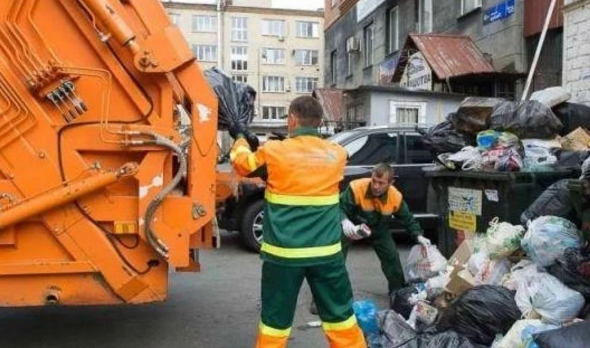 Срочный вывоз мусора в Астрахани от ПроМусор — заказ день в день от 2929 руб., грузчики, цена