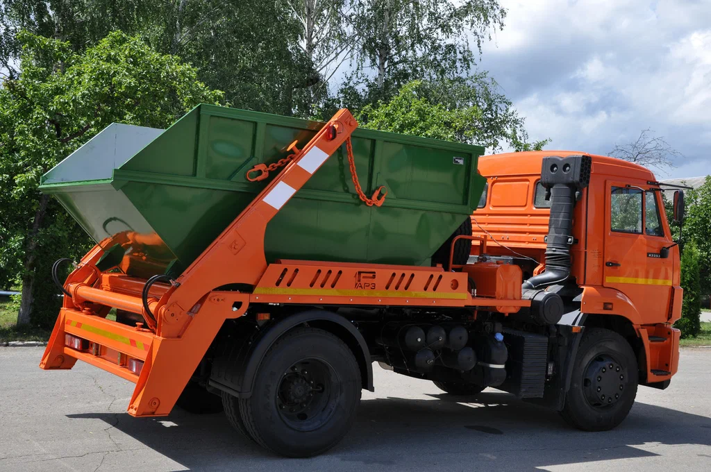 Заказ бункеровоза для вывоза мусора и отходов в Астрахани в октябре