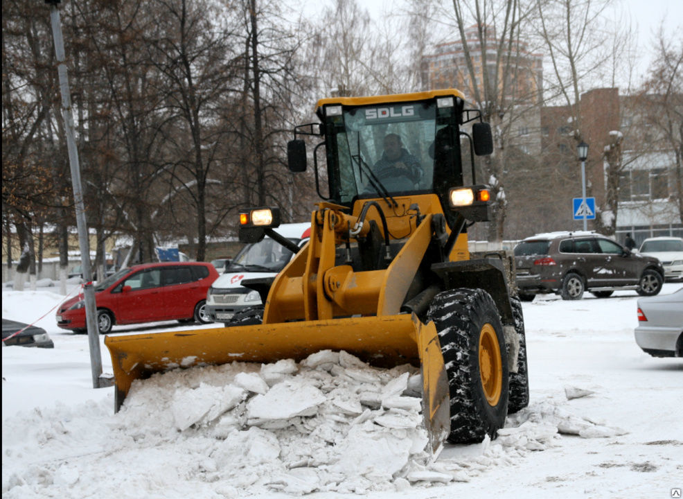 Аренда трактора для уборки снега в Астрахани от ПроМусор – цена от 1028 руб., быстро и недорого