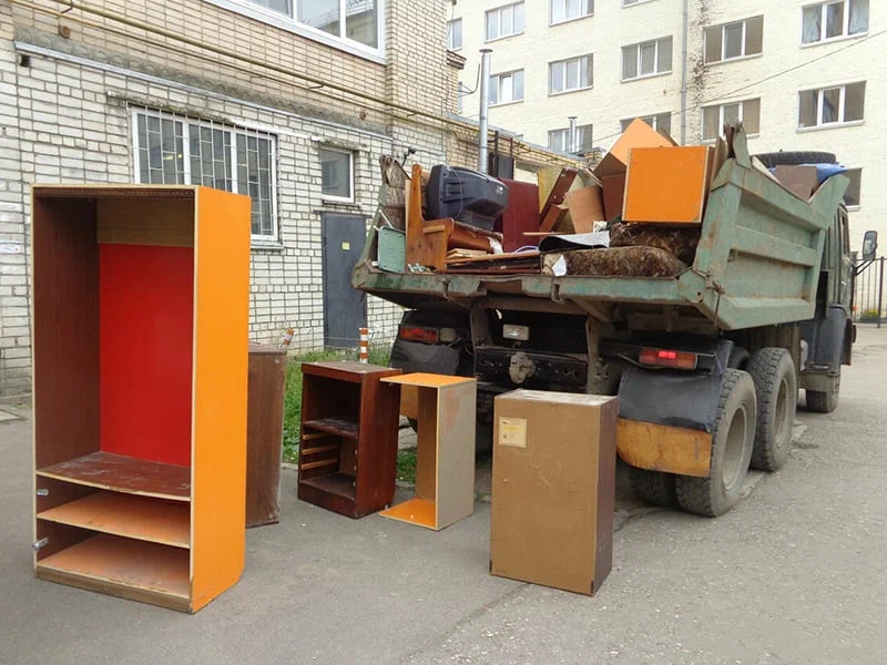 Вывоз шкафа в Астрахани от ПроМусор — недорого, демонтаж, утилизация, вывоз из квартиры от 873 руб