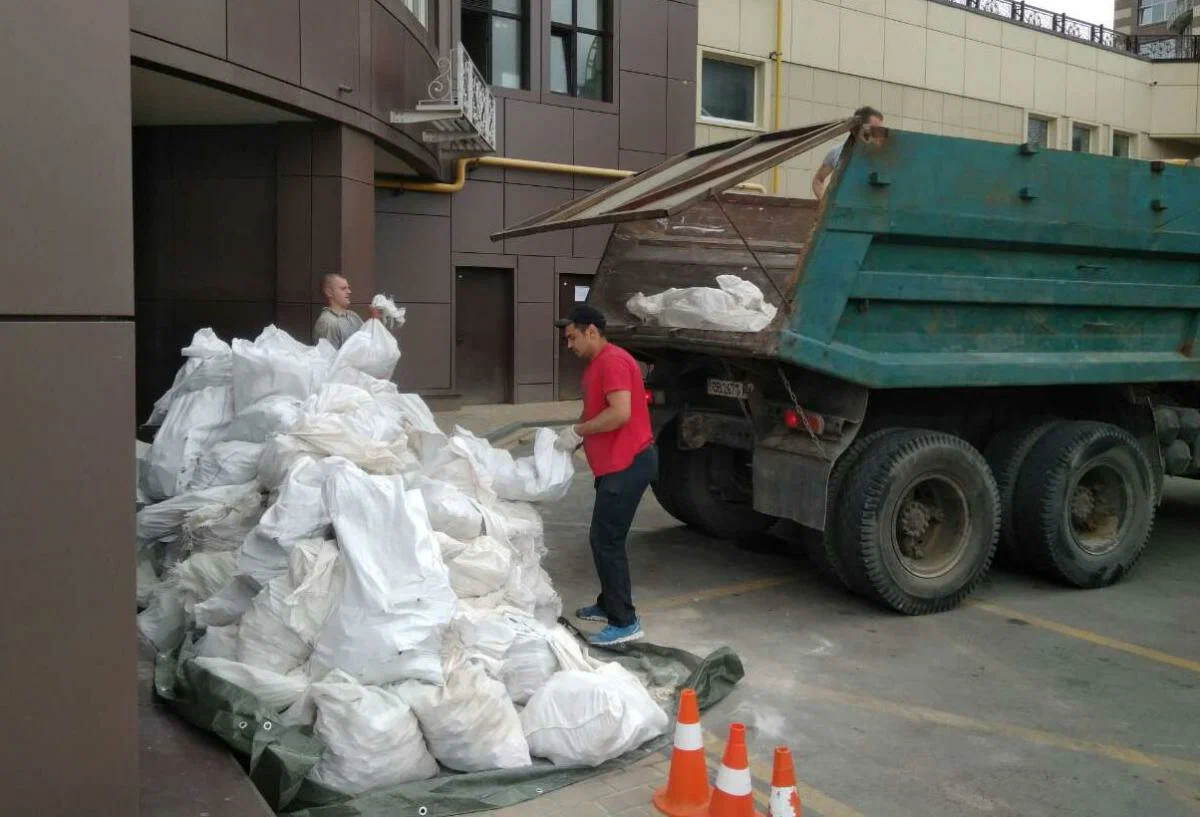 Вывоз мусора из подвала в Астрахани от ПроМусор – уборка, разбор завалов и очистка, цены от 2466 руб