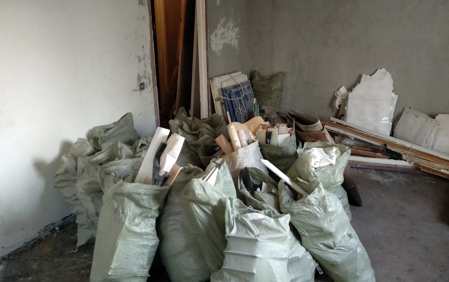 Уборка строительного мусора с вывозом и утилизацией в Астрахани в октябре