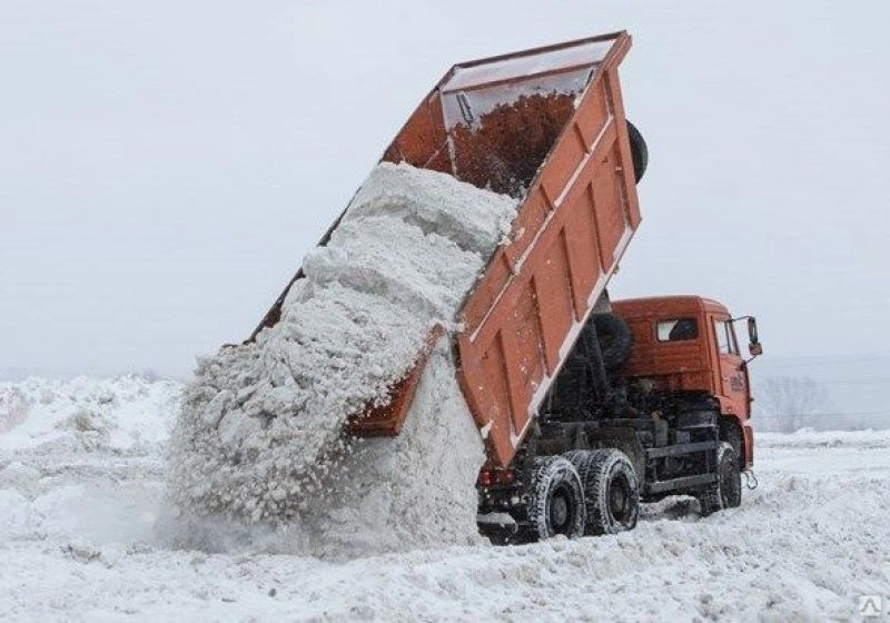 Вывоз снега самосвалами в Астрахани от ПроМусор - КАМАЗ, ЗИЛ, цена от 3083 руб