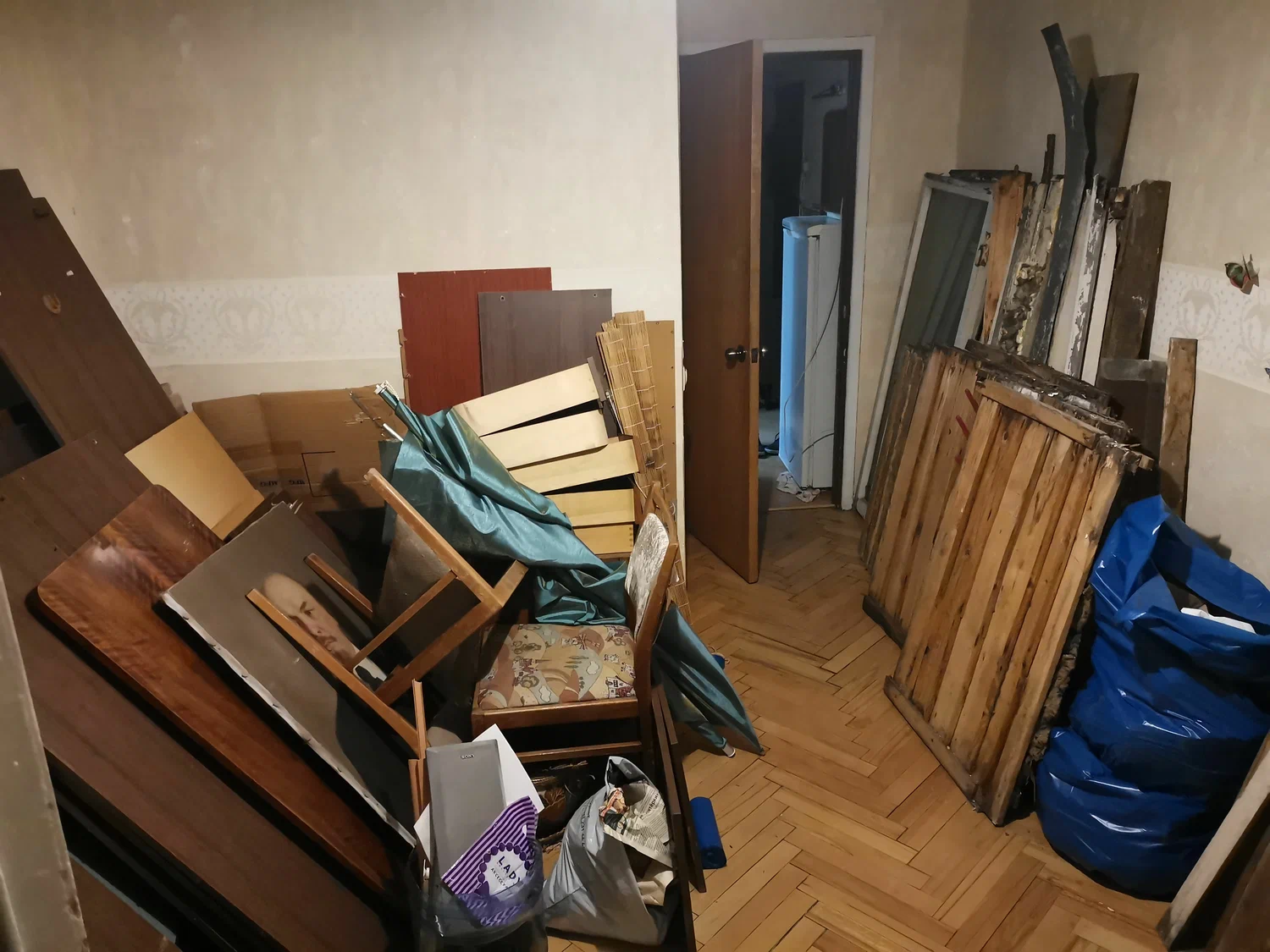Демонтаж мебели с вывозом и утилизацией в Астрахани в октябре