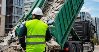Вывоз строительного мусора в Астрахани: услуги лицензированной компании — ПроМусор